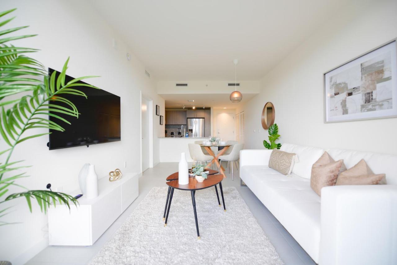 Cozy 1- 1 Bedroom Steps From Downtown Doral Park Miami Exterior photo