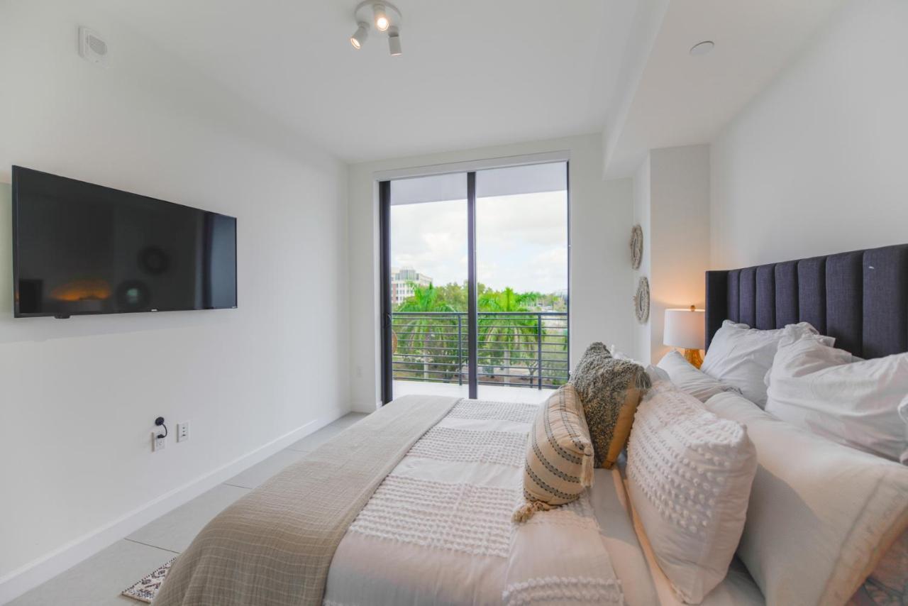 Cozy 1- 1 Bedroom Steps From Downtown Doral Park Miami Exterior photo