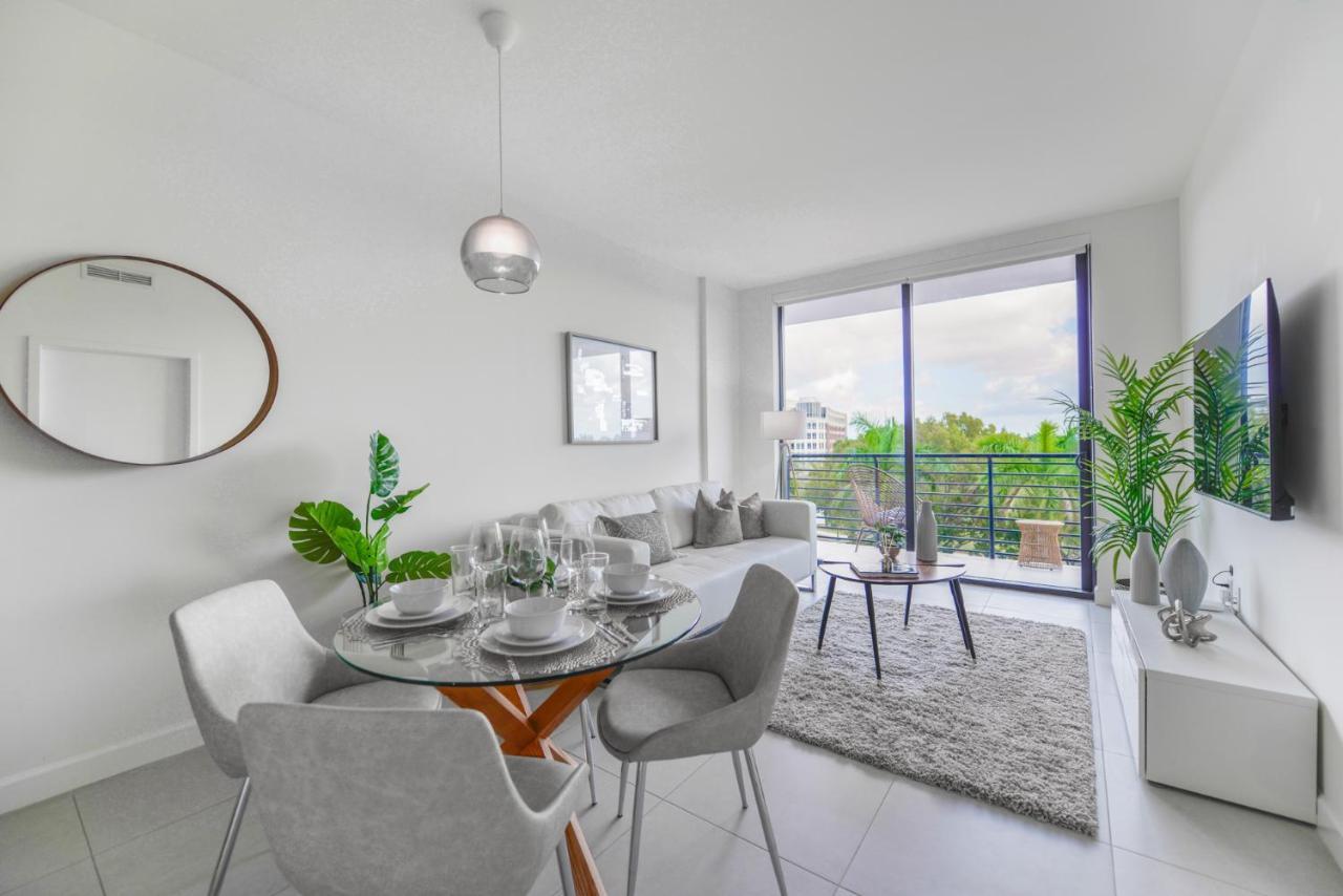 Cozy 1- 1 Bedroom Steps From Downtown Doral Park Miami Exterior photo